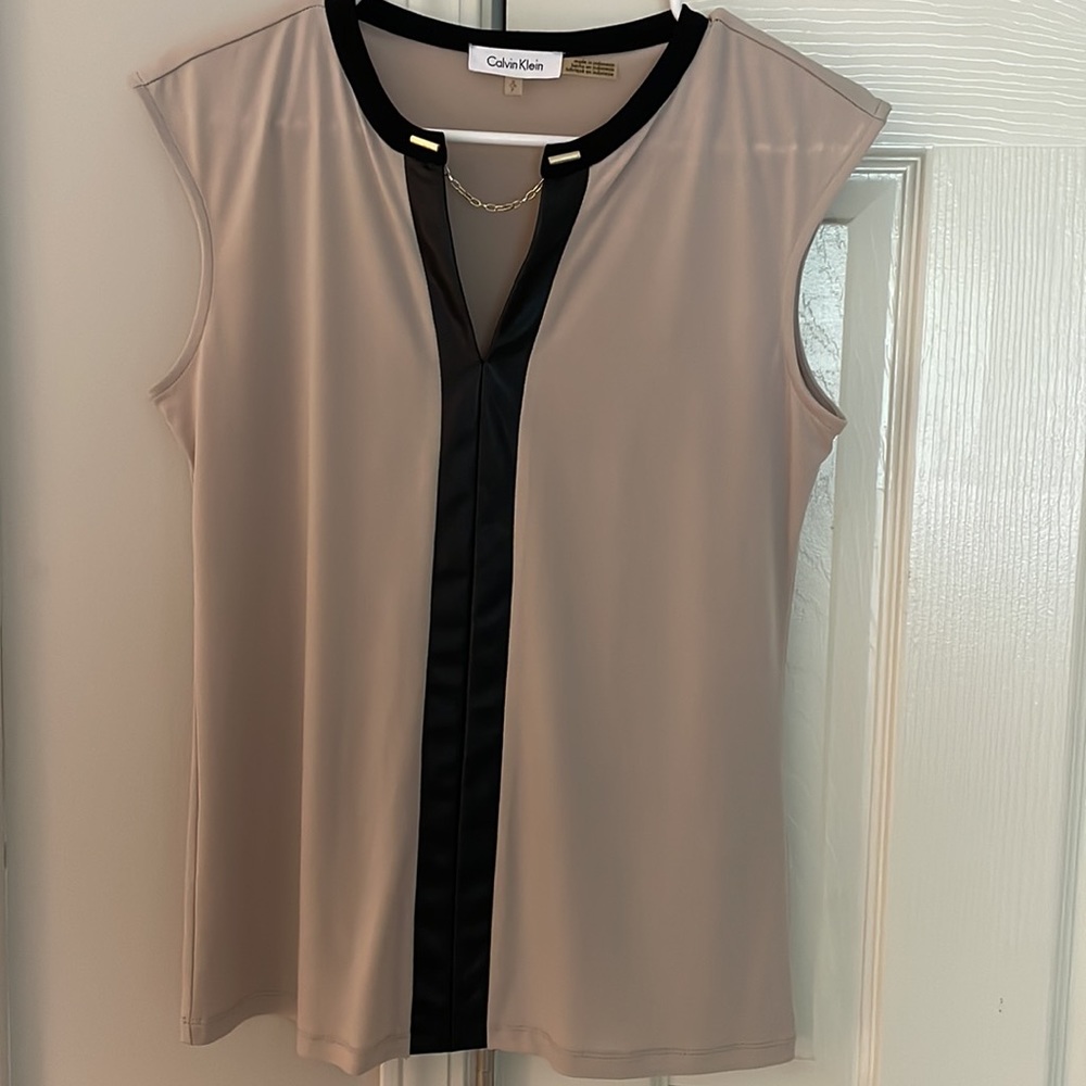 Women’s Calvin Klein beige and black blouse. Size Small. - Picture 3 of 4